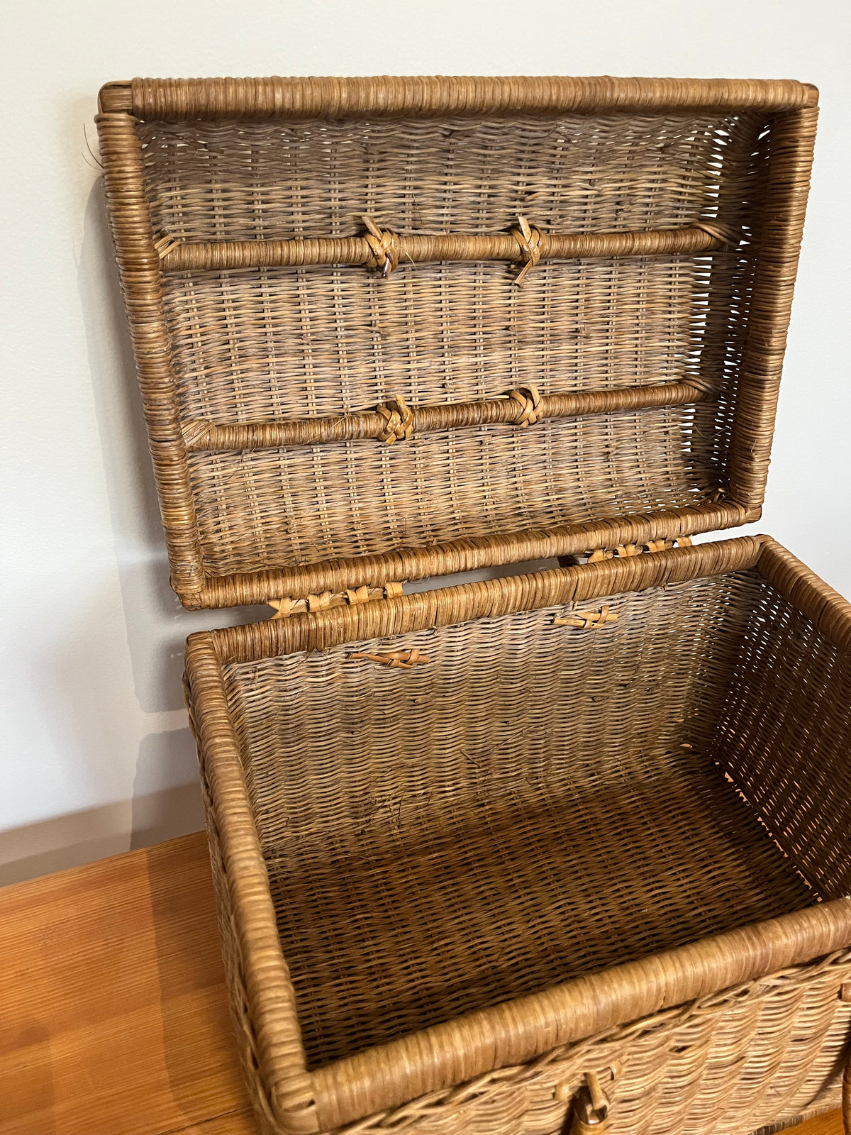Vintage Wicker Picnic Basket
