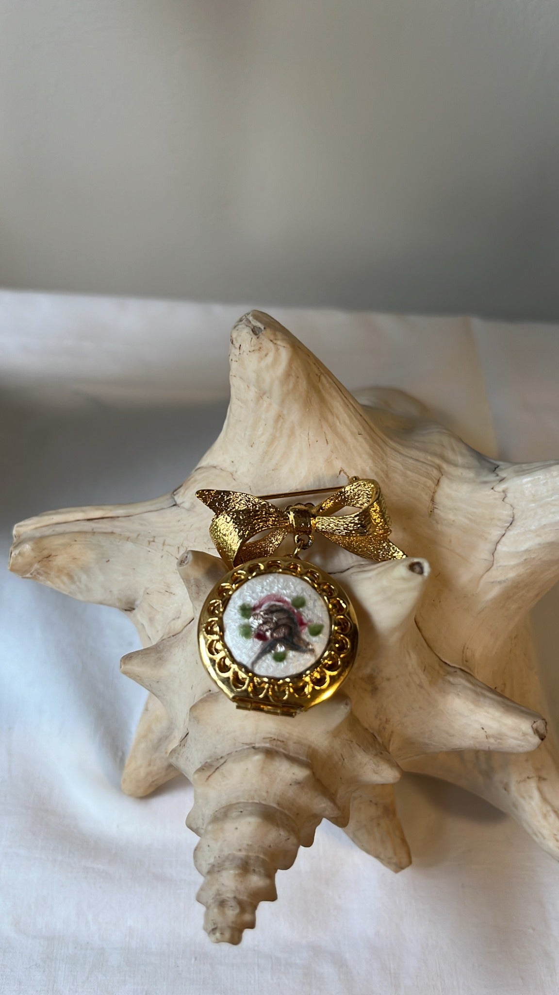 Vintage Gold-Tone Bow Floral Locket Brooch