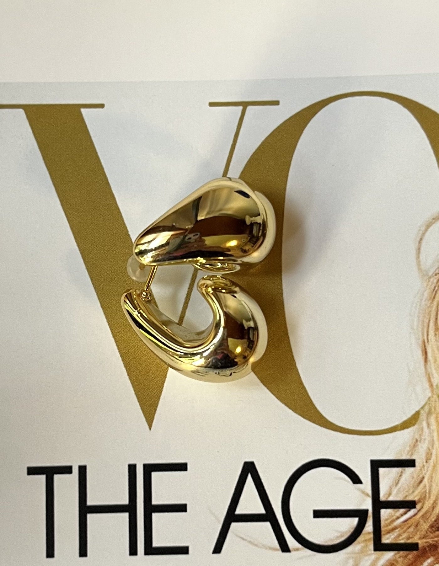 Vintage chunky gold-tone hoop earrings