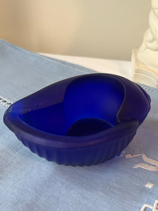Vintage cobalt blue glass shell-shaped ashtray