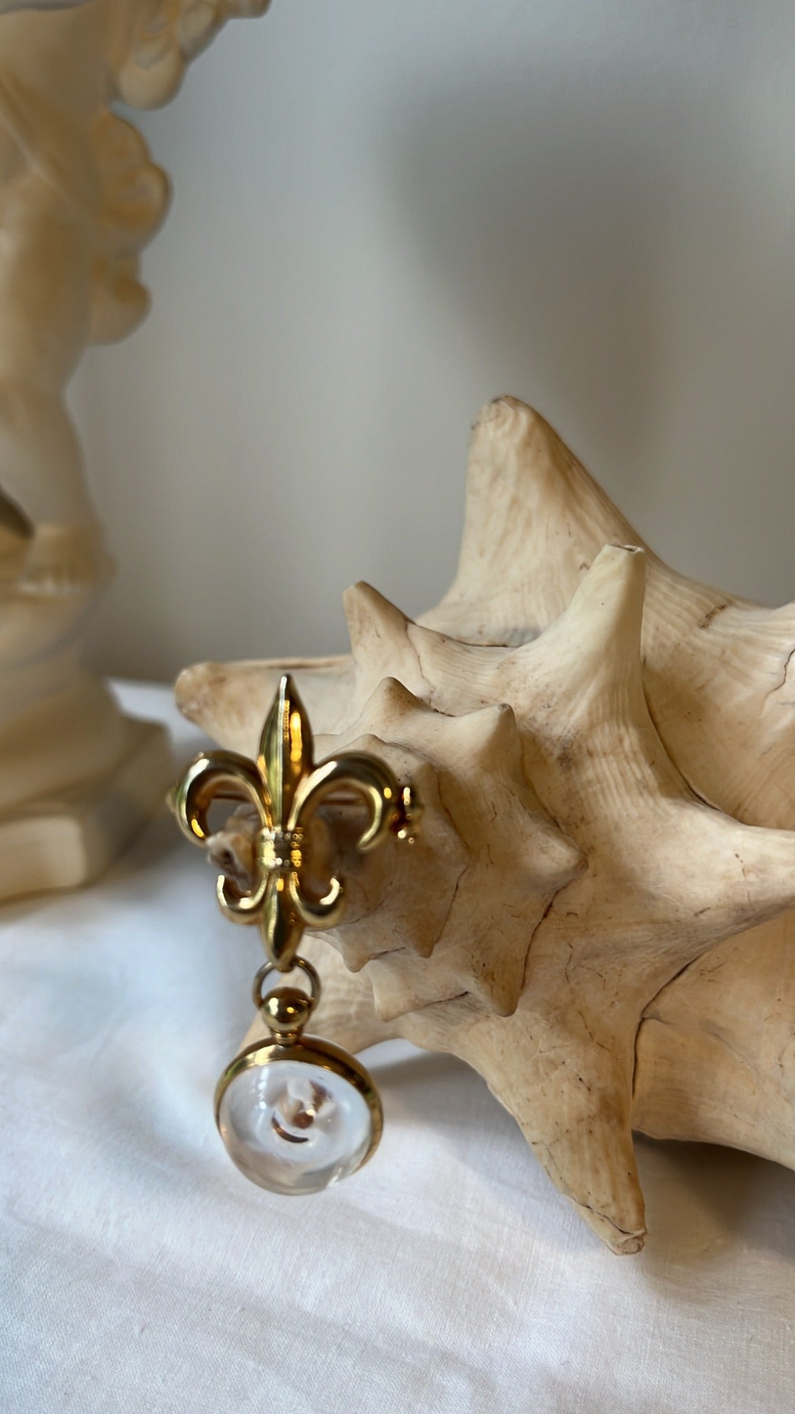 Vintage Gold-Tone Fleur-de-Lis Glass Drop Brooch