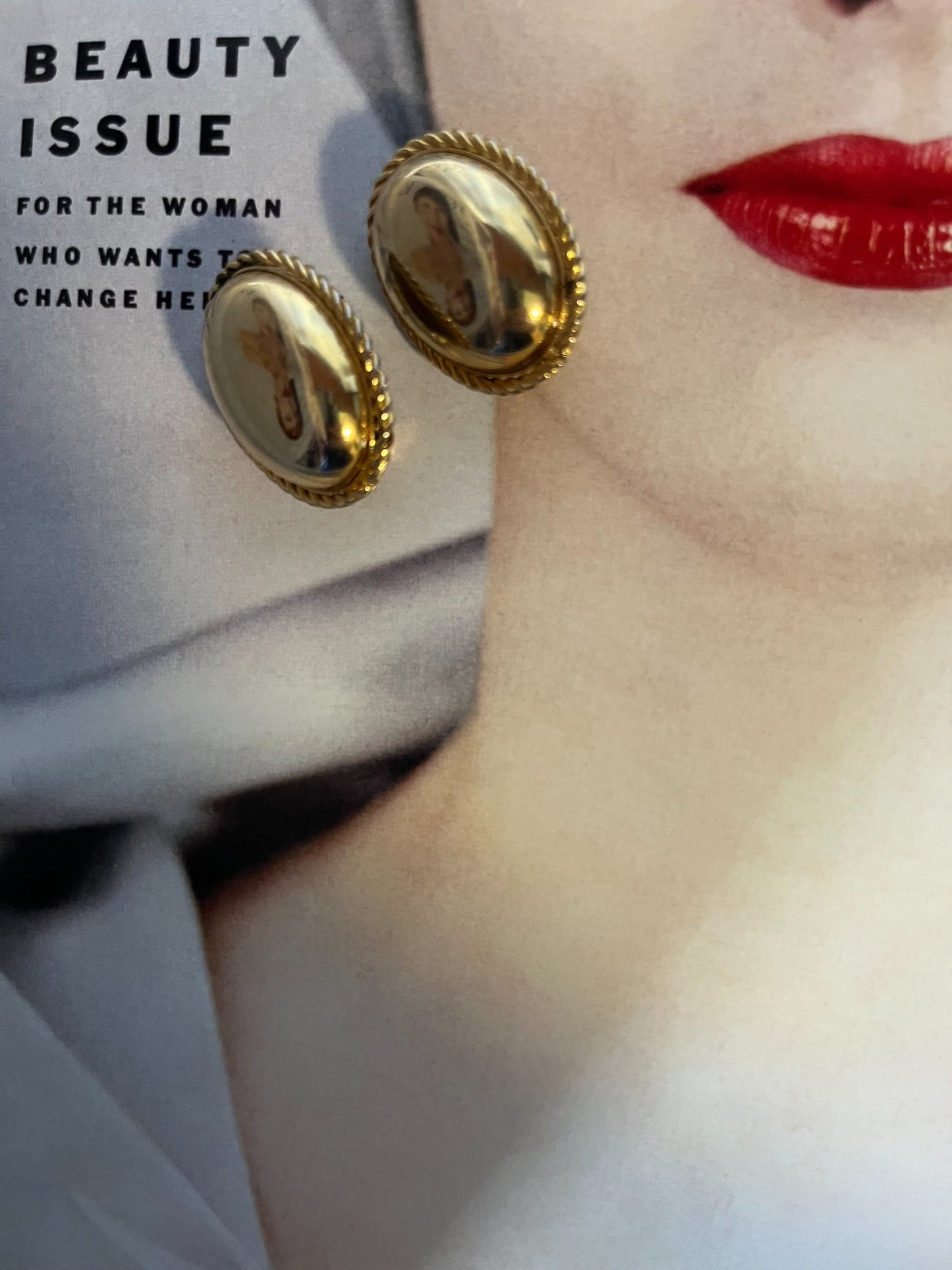 Vintage polished gold-tone oval dome earrings with rope border