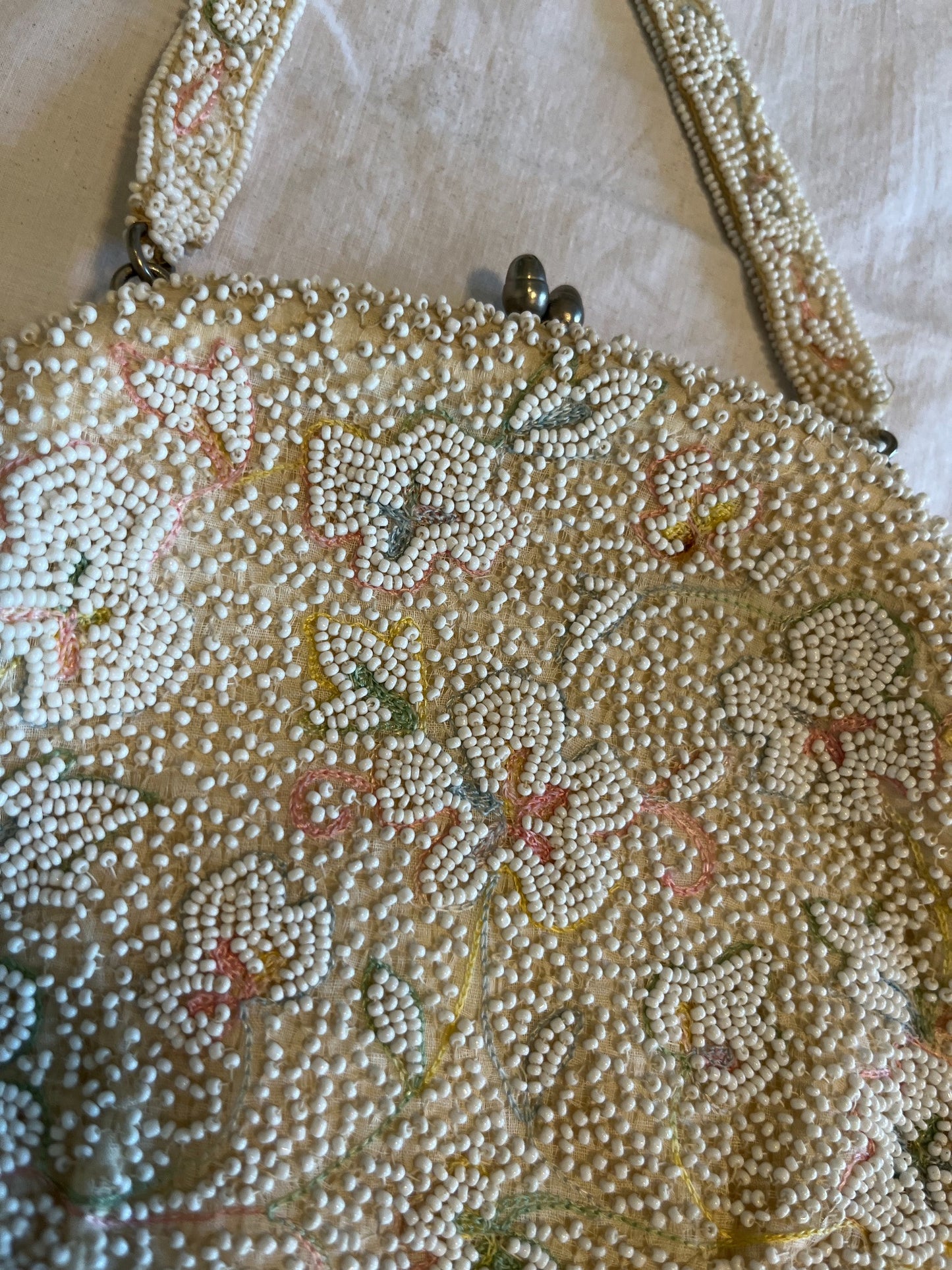 Vintage ivory floral beaded evening bag detail