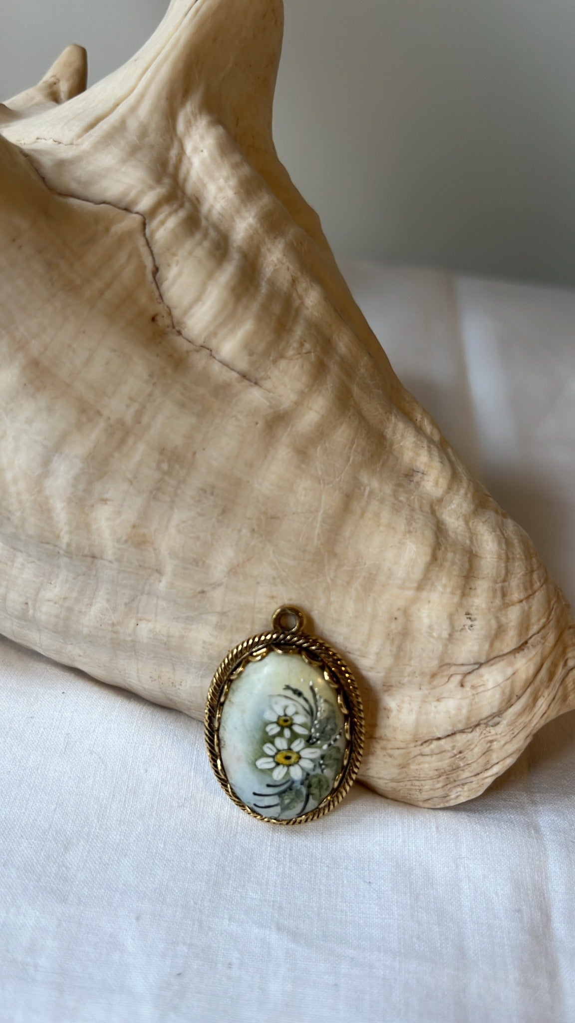 Vintage Hand-Painted Daisy Floral Pendant