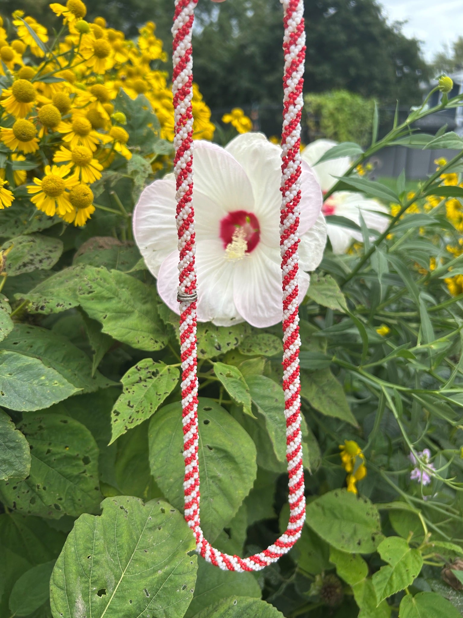 Vintage red and white spiral seed bead necklace