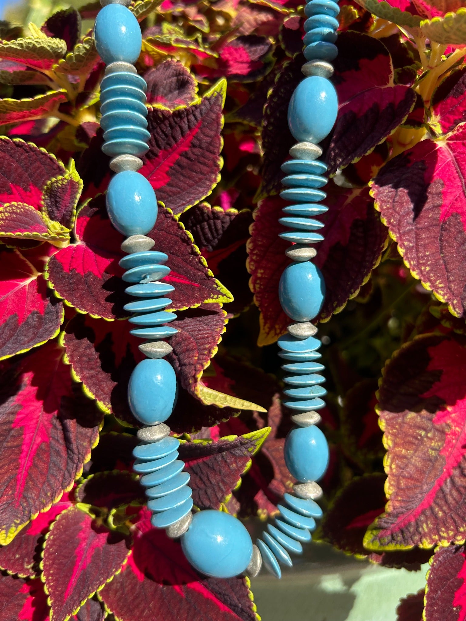 Vintage turquoise sculptural bead necklace