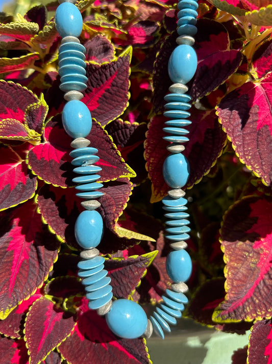 Vintage turquoise sculptural bead necklace